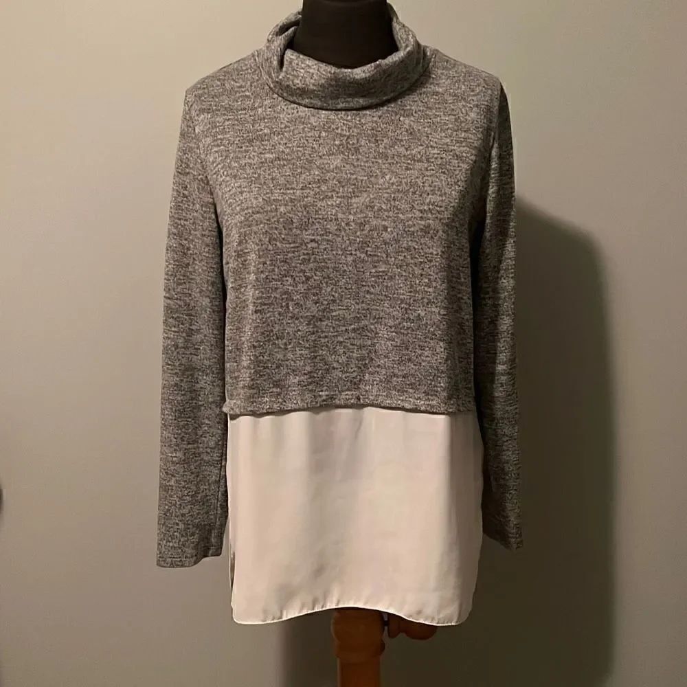 Atmosphere Women's White and Gray Layered Cowl Neck